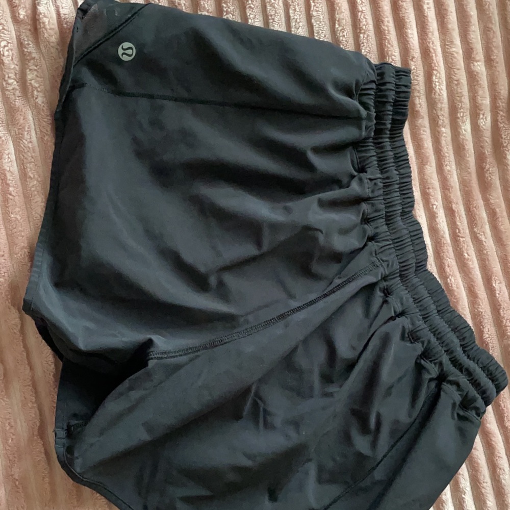 Lulu lemon Black hotty Hot shorts size 8